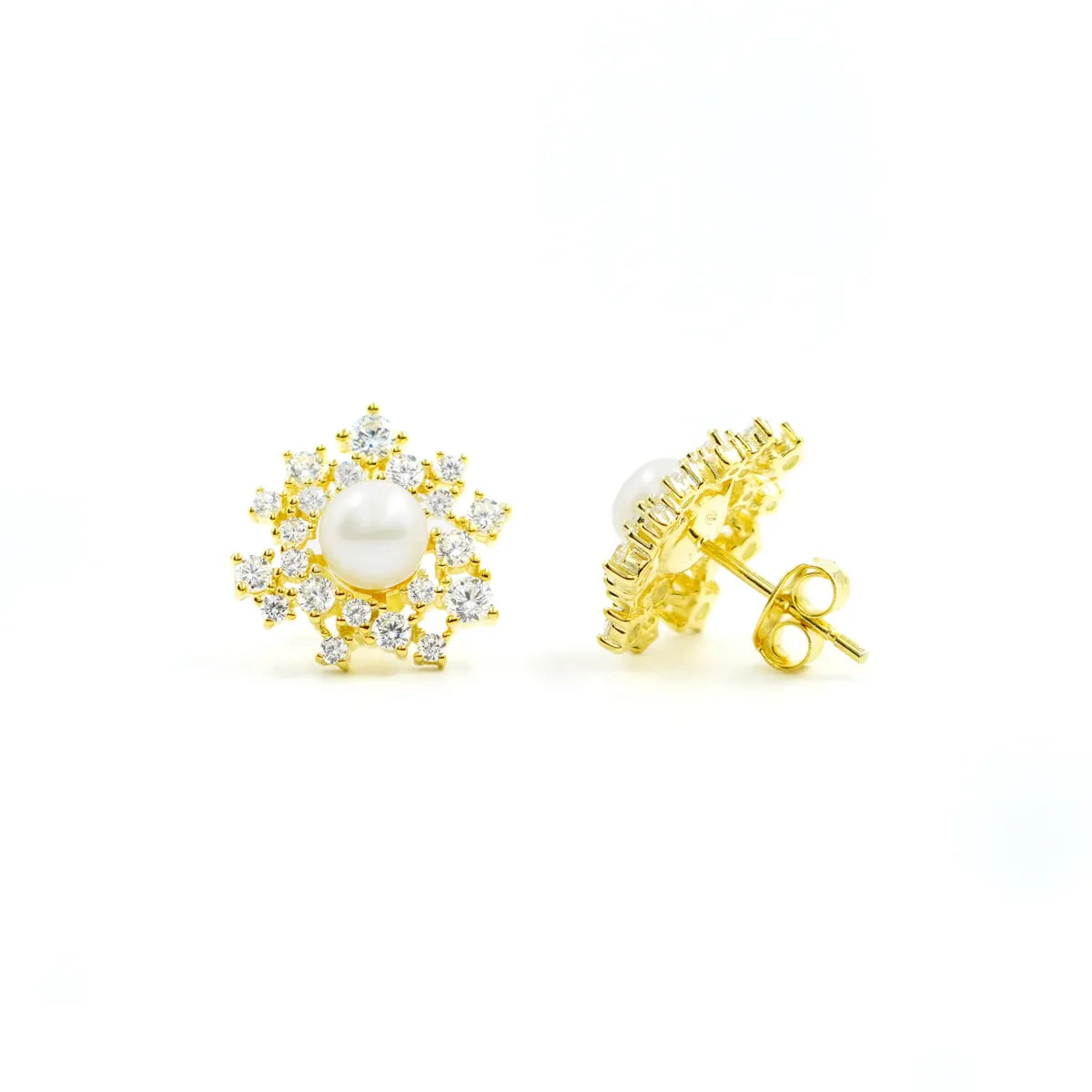 Orecchini in argento con zirconi bianchi e perla