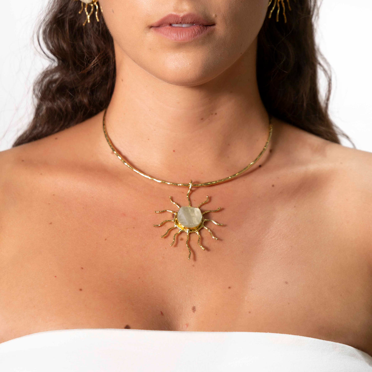Choker ottone sole pendente con pietra Prasiolite (Ametista Verde)
