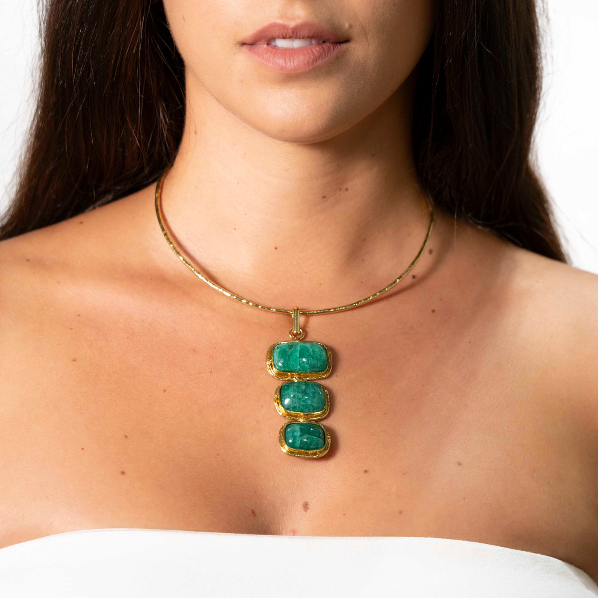 Choker ottone tre pietre gradazione Smeraldo