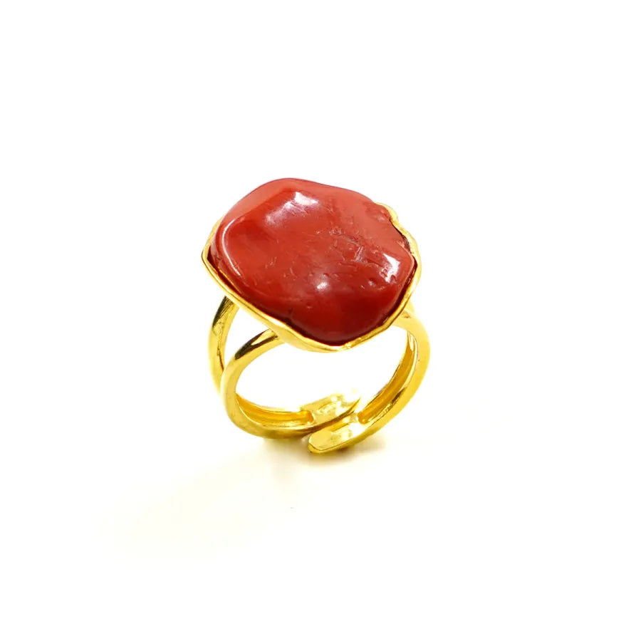 Anello in Arg.925 dorato con cabochon di Corallo Mediterraneo irregolare