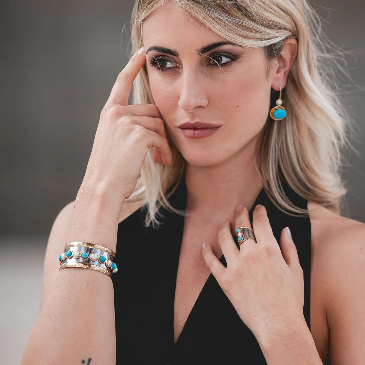 Bracciale regolabile  in ottone e acciaio con Turchese e Perla