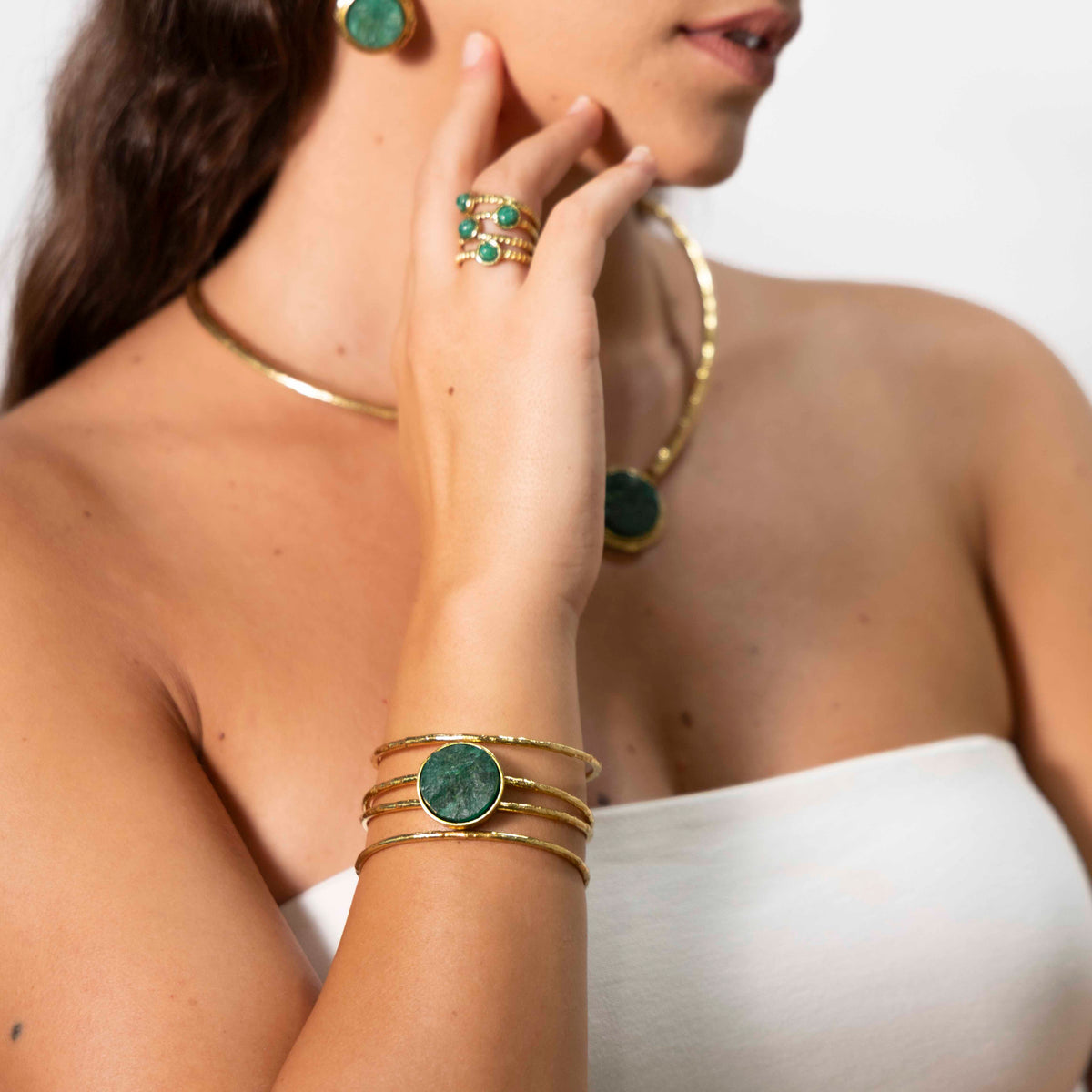 Bracciale ottone fascia pietra centrale tonda Smeraldo