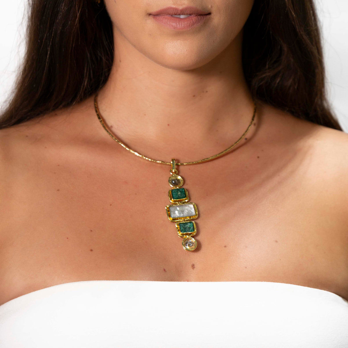 Choker ottone cinque pietre Smeraldo e Prehnite