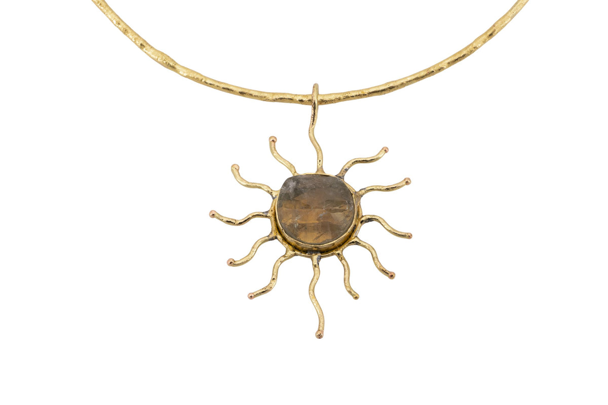 Choker ottone sole pendente con pietra Prasiolite (Ametista Verde)
